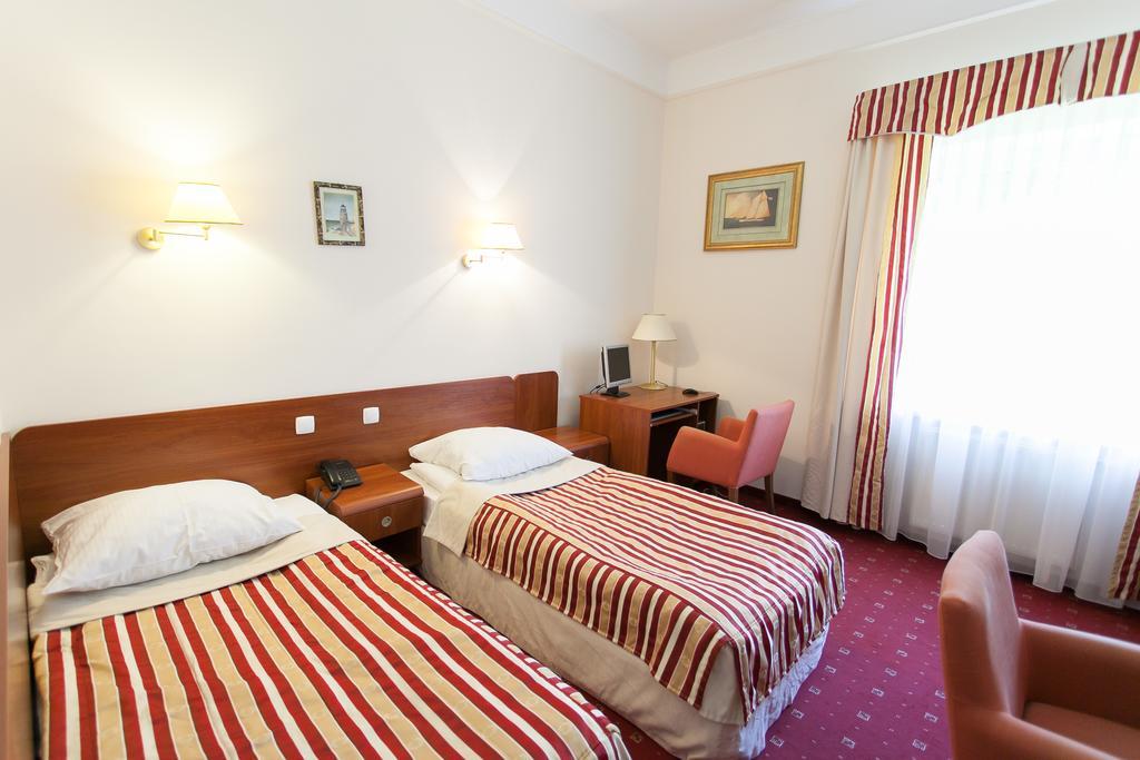 Hotel Twins II Varsovia Exterior foto